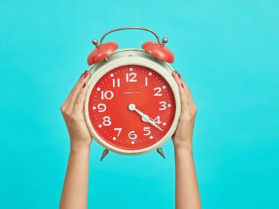 9 Best Bedside Alarm Clock To Wake Up On Time